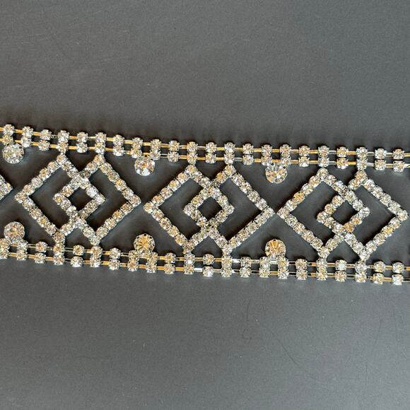 NWT CACHE Bracelet Rhinestone Statement Bracelet Sparkly Silver Tone - Picture 2 of 4